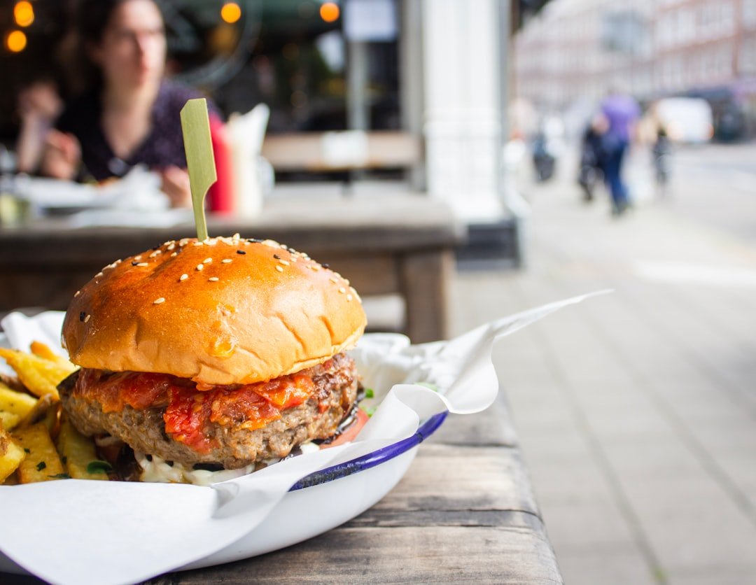 Perfectly Grilled Burgers: Mastering the Art in 10 Minutes